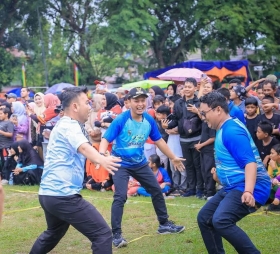 Warga Antusias Meramaikan Pesta Rakyat dan Jalan Sehat di Kecamatan Senapelan